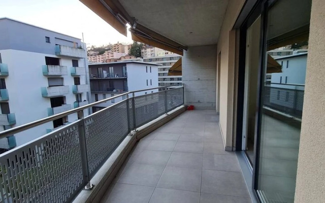 "central Brand New Apartment With Private Parking"