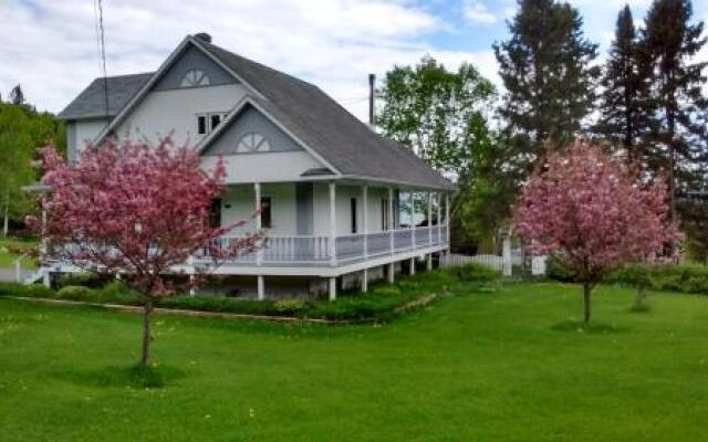 The Rustic House of the Fjord