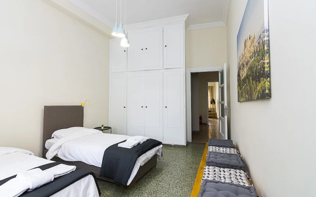 Hippy Decorated 2 Bedrooms Apartment