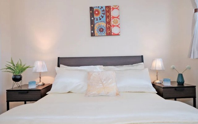Riverview-2br-sleeps4-citycentre-parking-fastwifi