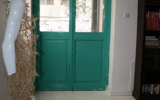 Neoclassical ART-House Bhive