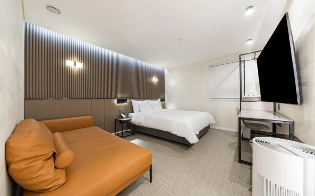 Seocho JS Hotel