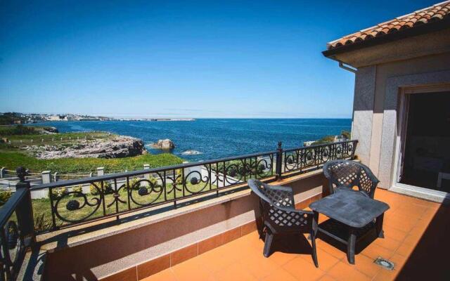 Chalet Pareado con Jardin en 1ª Linea de Mar