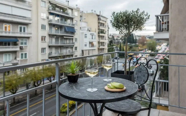 De Minimis - a Chic 3BR Downtown Apartment