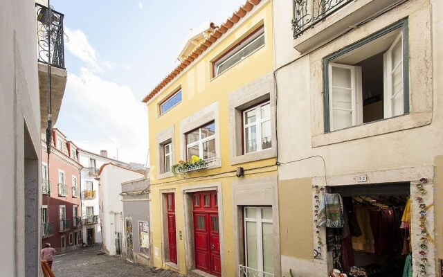 ALTIDO Charming 2BR Apt w/ workspace at the heart of Alfama