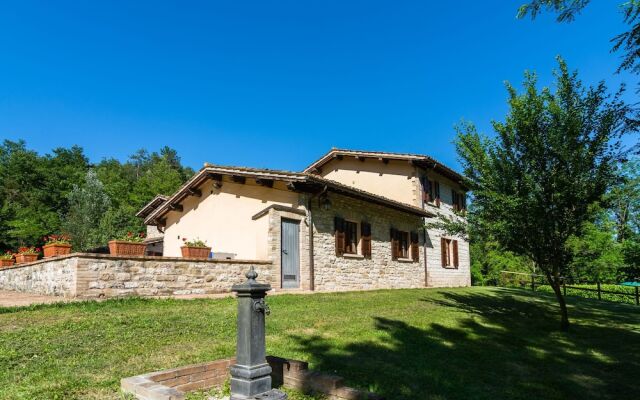 Dreamy Farmhouse with Hot Tub, Garden, BBQ, Swimming Pool