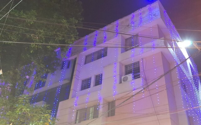 The Salvation Army Red  Shield Guest House - Hostel