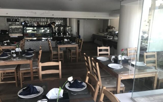 Lotaz hotel suites