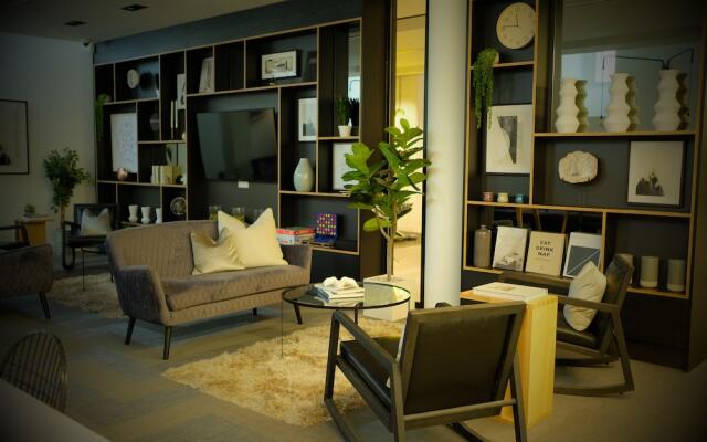 Luxury Bath Riverside Apt Parking & Gym