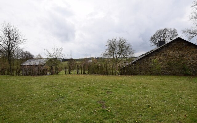 Refined Holiday Home in Nadrin With Garden