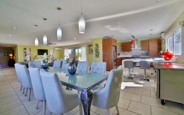 A Ocean View Malmok Villa