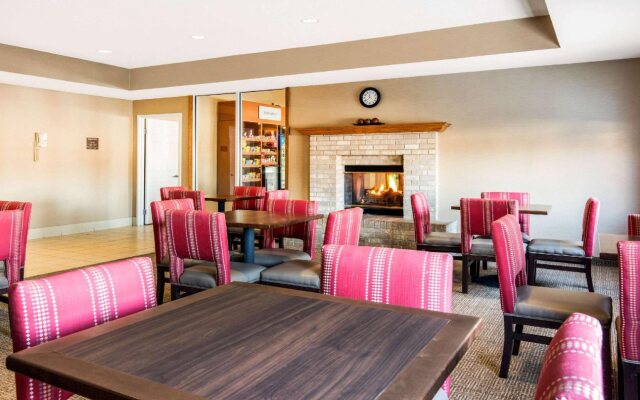 Comfort Suites Normal University area