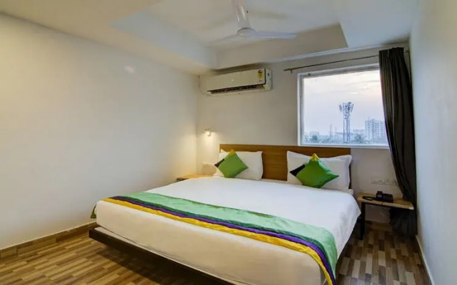 Treebo Trend Apple Tree Express