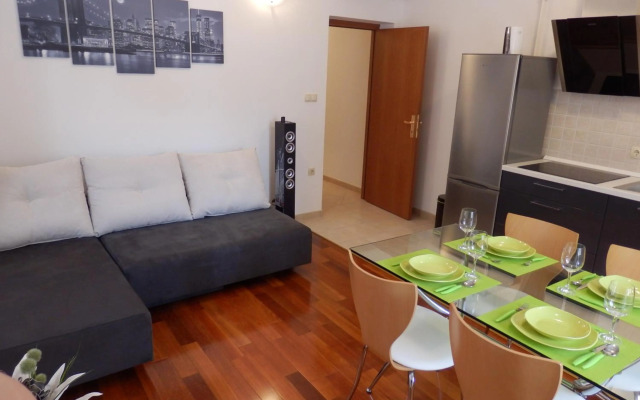 Center Stylish Apartment