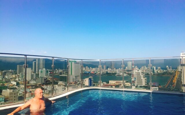 Mitisa Hotel Da Nang - Near Dragon Bridge
