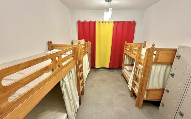 Lakeside Hostel Downtown