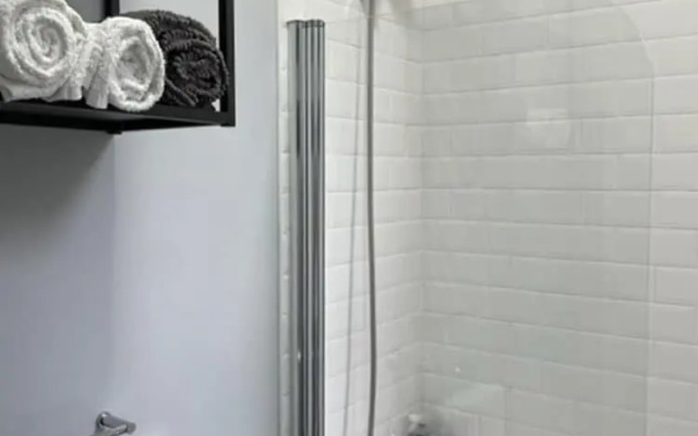 Beautifully Lit Airy 1-bed Apartment in Liverpool
