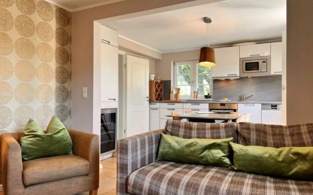 "lee" in House Smaswai 10