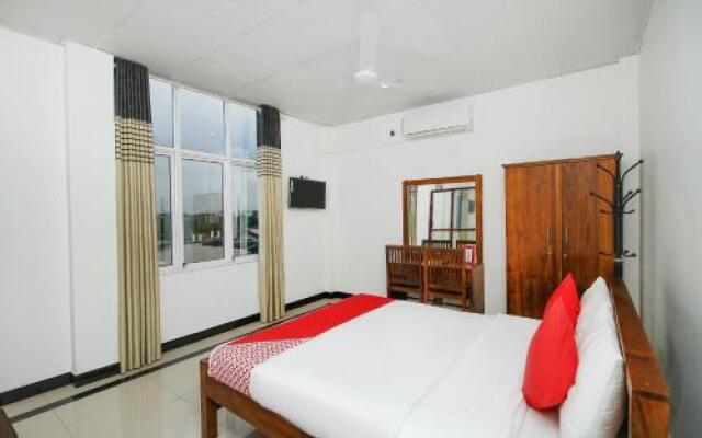 OYO 361 Grand Rovinka Hotel