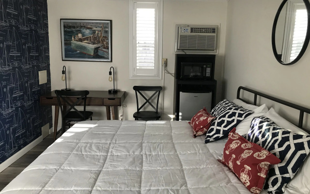 Vineyard Harbor Motel - Private Beach