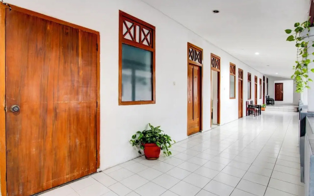 Collection O Jalan Slamet Riyadi Near Kampung Batik Kauman Formerly Hotel Grand Kota