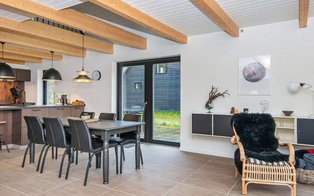 6 Person Holiday Home in Hovborg
