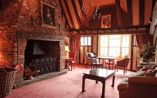 White Hart Hotel by Greene King Inns