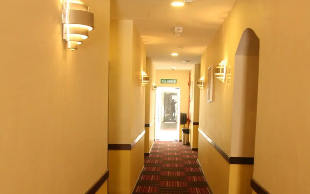 Lumut Suites