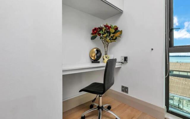 Sunny two bedrooms and Viaduct views