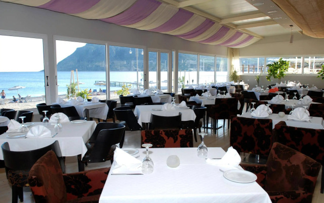 Sacallis Inn Beach Hotel