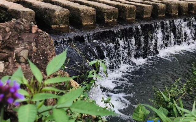 Zizai Pingjiang Wild Luxury Resort