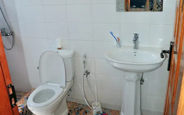 Victoria Lake View Guest House & Safaris