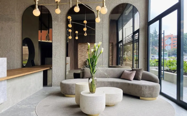 w Modern Loft in Unique Building