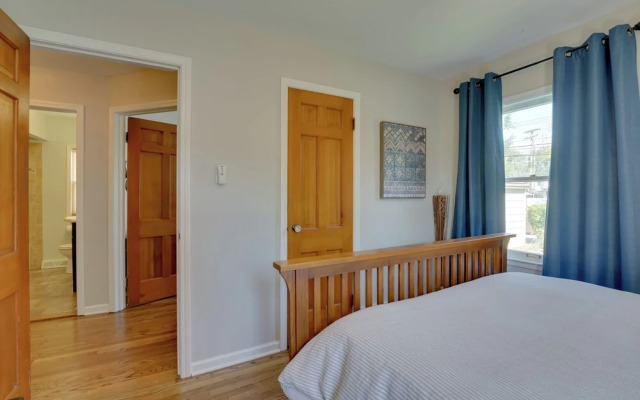 5 Mi to Downtown: Royal Oak Bungalow!