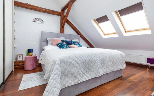 Beautiful and Romantic Penthouse with Two Terraces