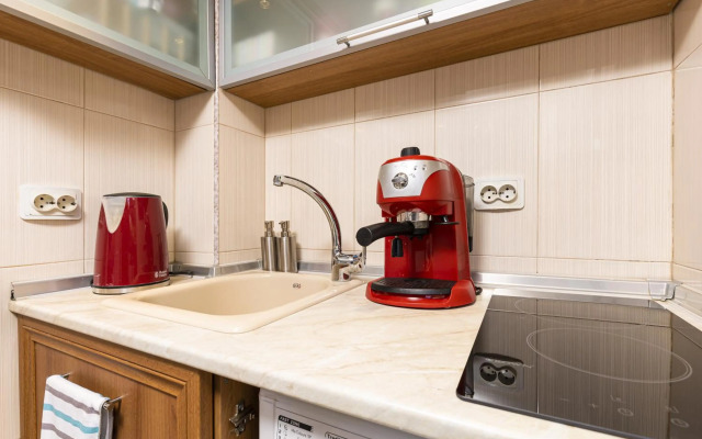 Peaceful Riverside Studio with Garage & private Patio Garden Center