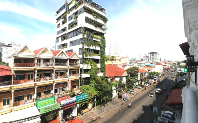 Grand Elevation Hotel