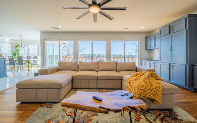 Private Dock & Hot Tub: Lakefront Eufaula Escape