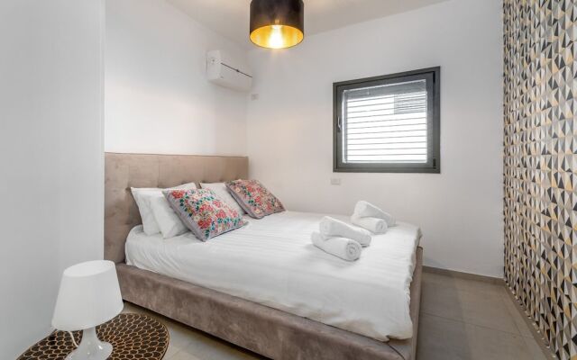 luxury garden apartment heated pool