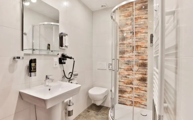 Stay-Inn Boardinghouse