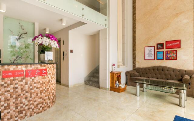 Bin Bin Hotel 3 by Reddoors