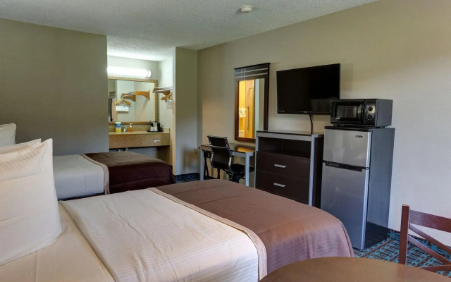 Deluxe Inn Fayetteville - I-95 Exit 49