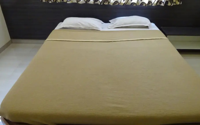 Hotel Sai Hira by OYO Rooms