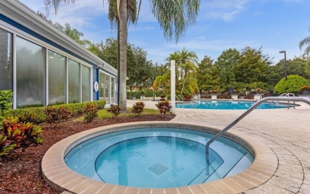 4 Bedroom Lucaya Village Townhouse by RedAwning