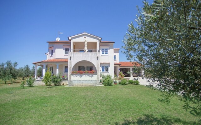 Exquisite Apartment With Private Terrace in Porec