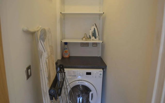 Hanover Dock Apartment