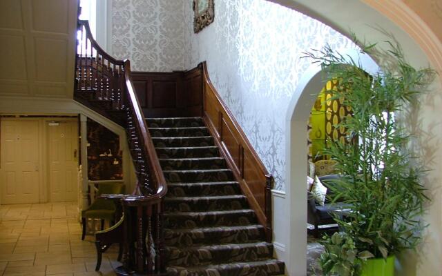 The Riverside House Hotel