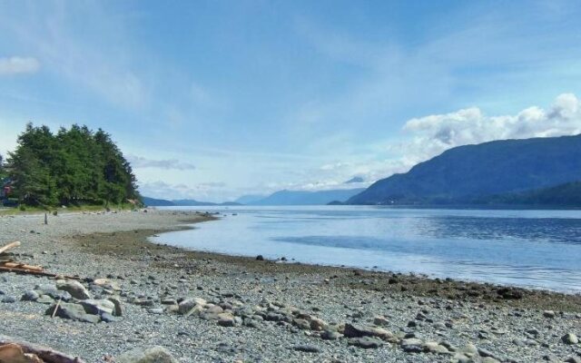 Alert Bay Lodge
