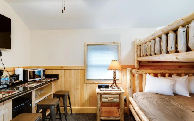 Cobble Mountain Lodge