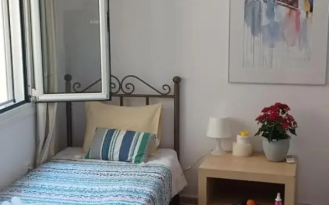 Quiet studio near to the airport 1